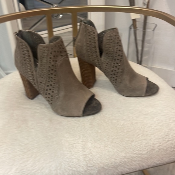 Carlos Santana open toe booties - Picture 2 of 5